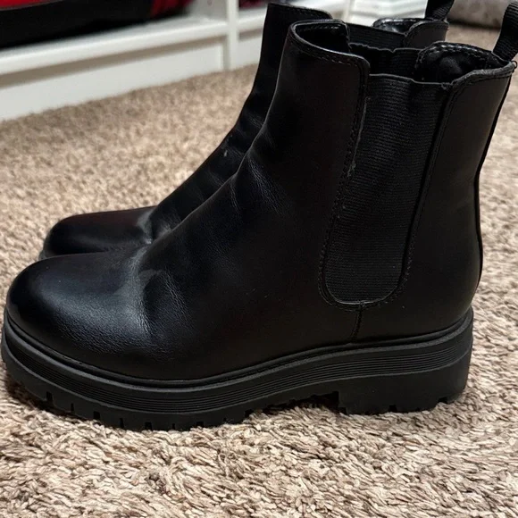 Marc Fisher Black Ankle Booties - Picture 2 of 2